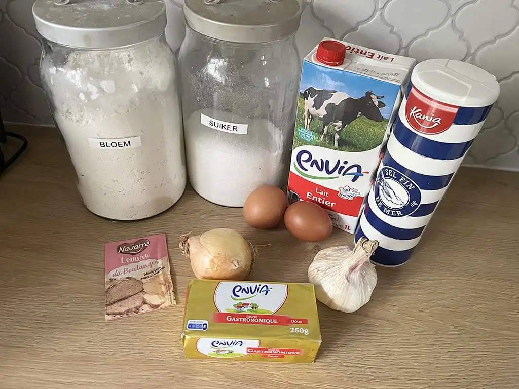 Pain à partager à l’ail et à l’oignon ingrédients