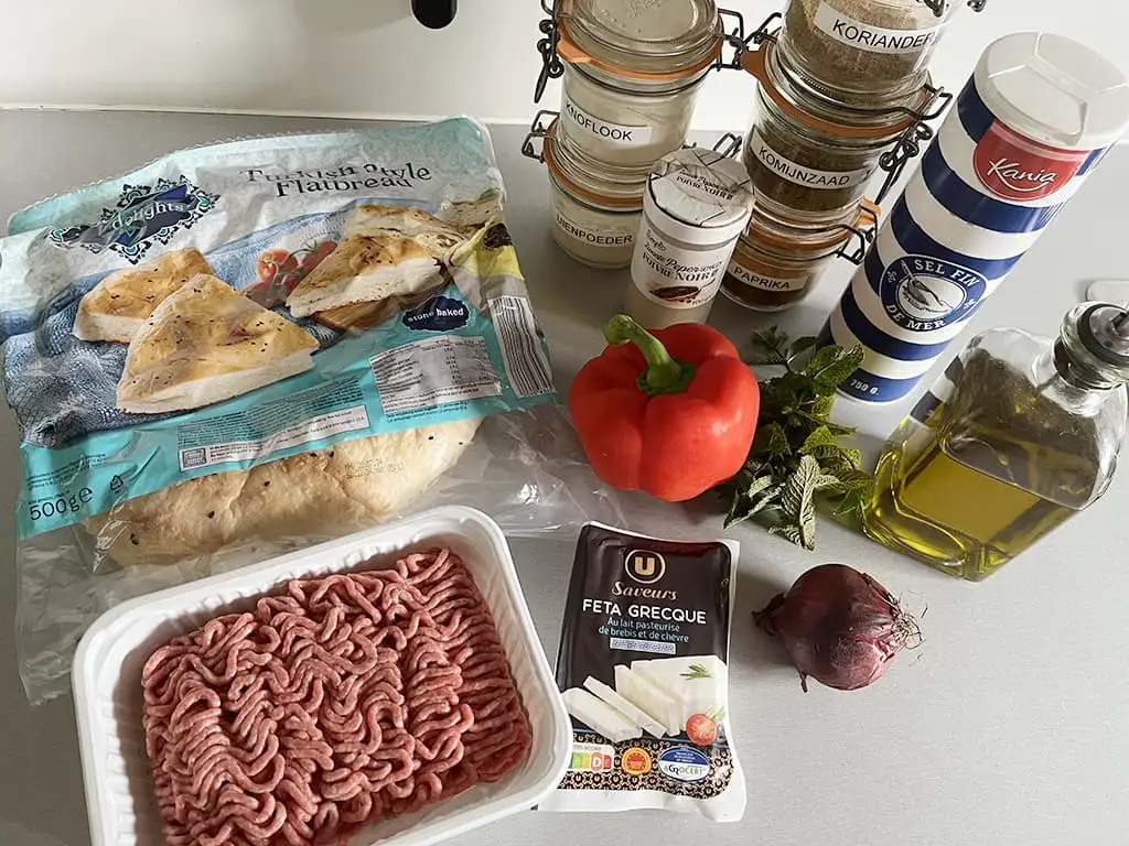 Pain turc farci à la viande hachée ingrédients
