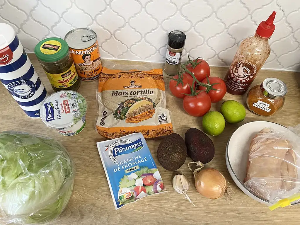 Tostadas mexicaines poulet et haricots ingrédients