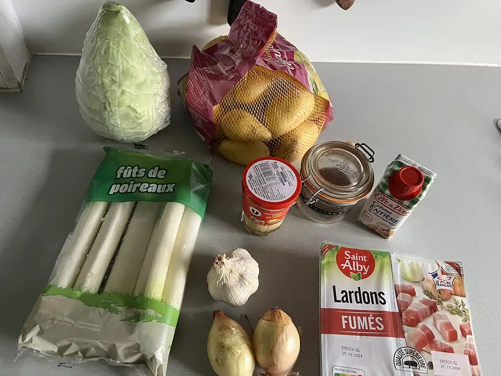 Soupe au chou pointu avec lardons ingrédients