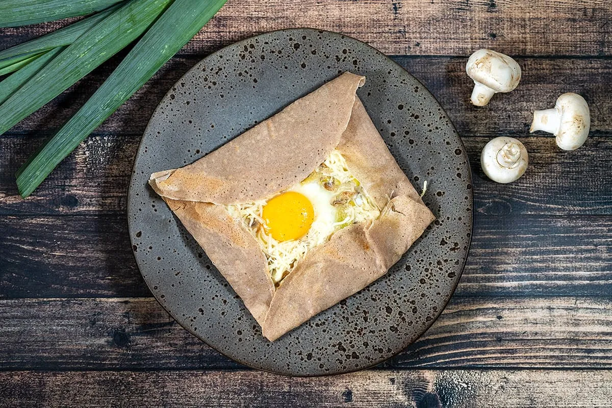 Galettes aux poireaux et champignons - une délicieuse crêpe salée