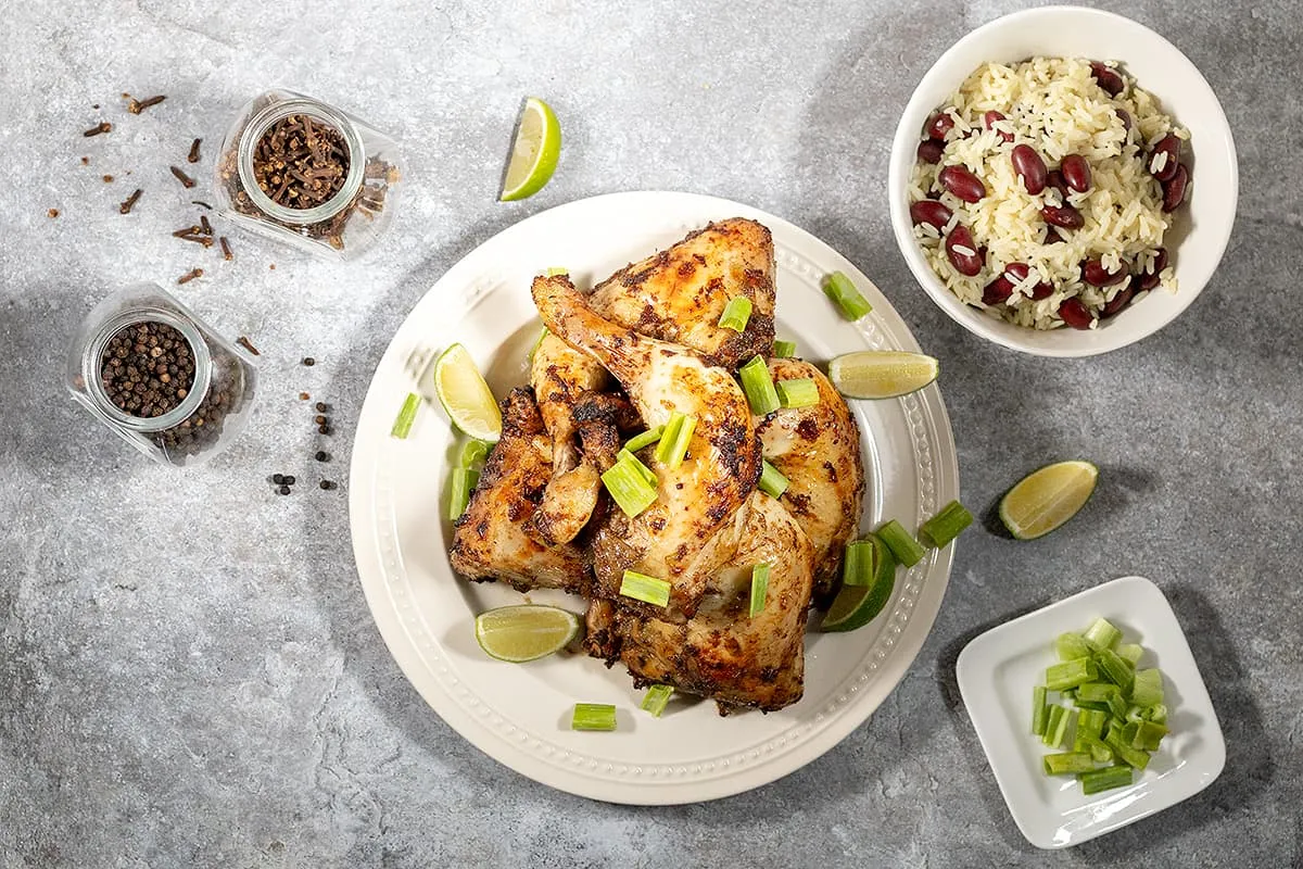 Poulet jamaïcain avec riz et haricots - au four ou au barbecue