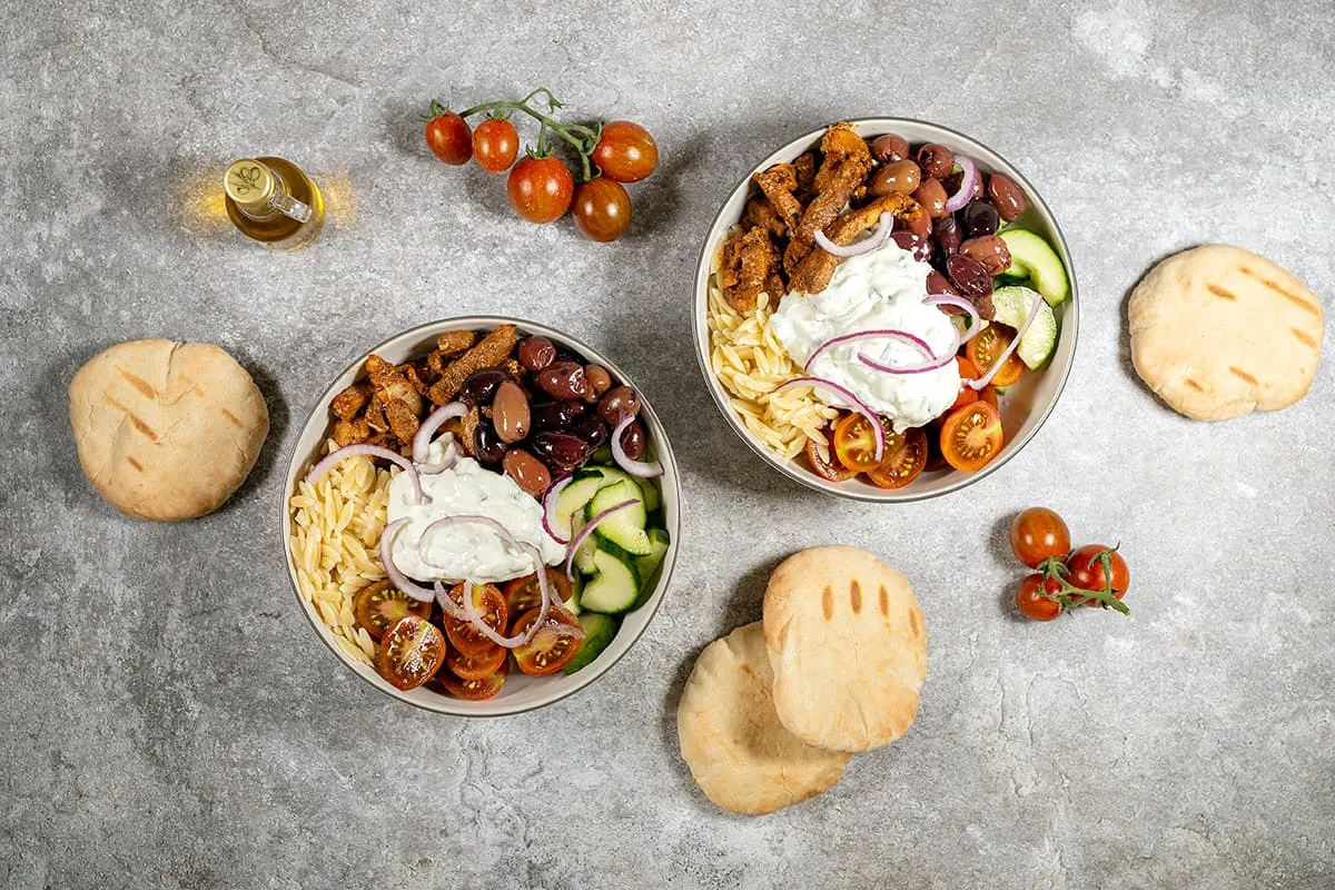 Bol de gyros et tzatziki à la grecque