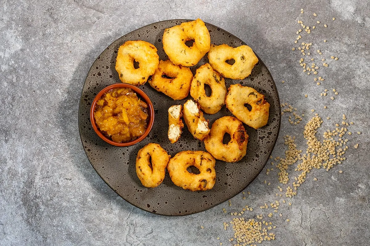 Medu vada (urad dal vada) - Beignets salés du Sud de l'Inde