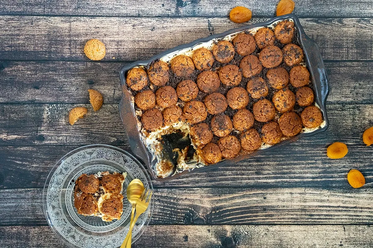 Tiramisu Amaretti - délicieux avec des biscuits aux amandes et de l'abricot