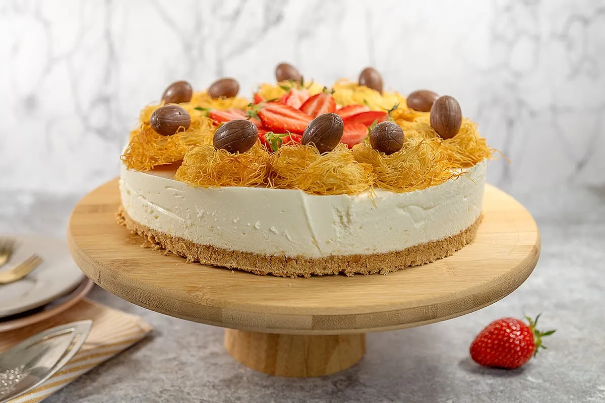 Cheesecake de Pâques au citron avec des petits nids d’oiseau
