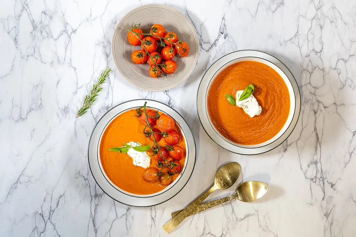 Soupe aux tomates à l'italienne avec mascarpone - avec tomates rôties