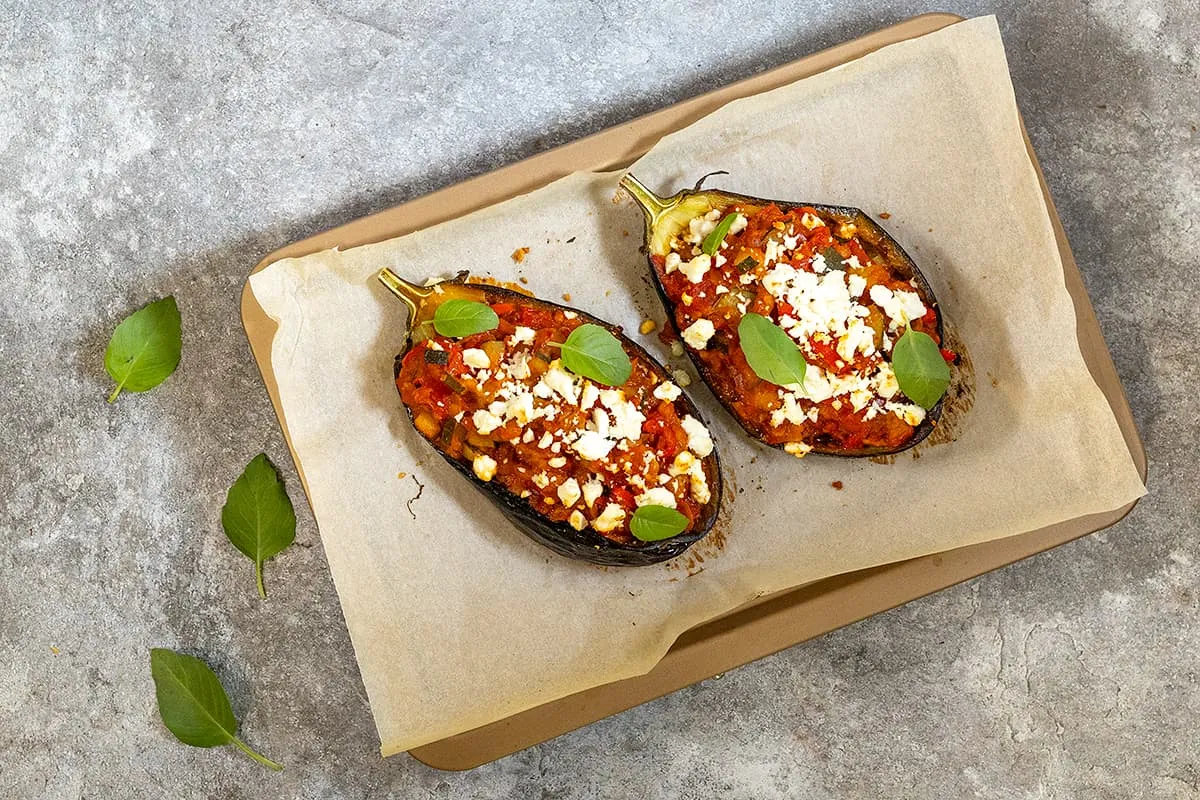 Aubergine farcie à la ratatouille - plat végétarien savoureux