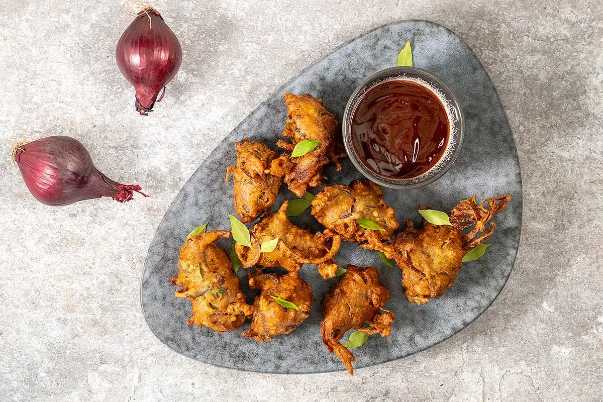 Bhaji à l'oignon - beignets d'oignon épicés