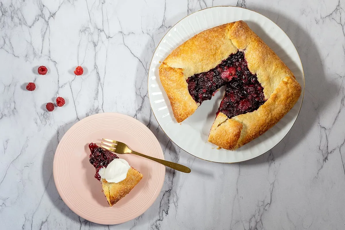 Galette aux fruits rouges - une pâtisserie française facile