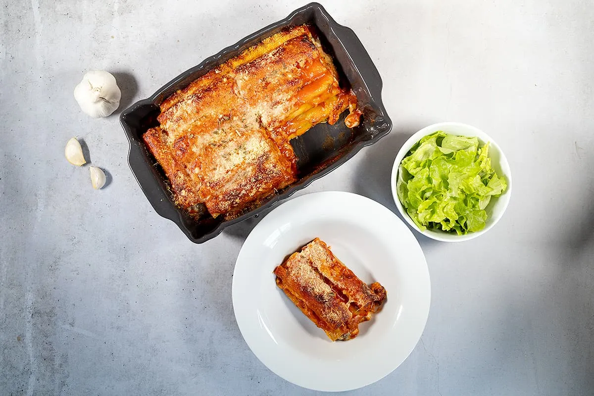 Cannelloni au haché et mozzarella - délicieux avec une sauce béchamel