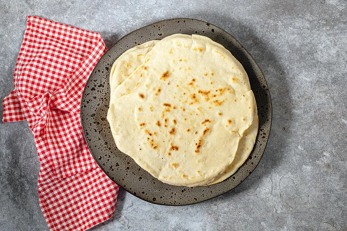 Tortillas de blé maison - tortillas moelleuses faciles