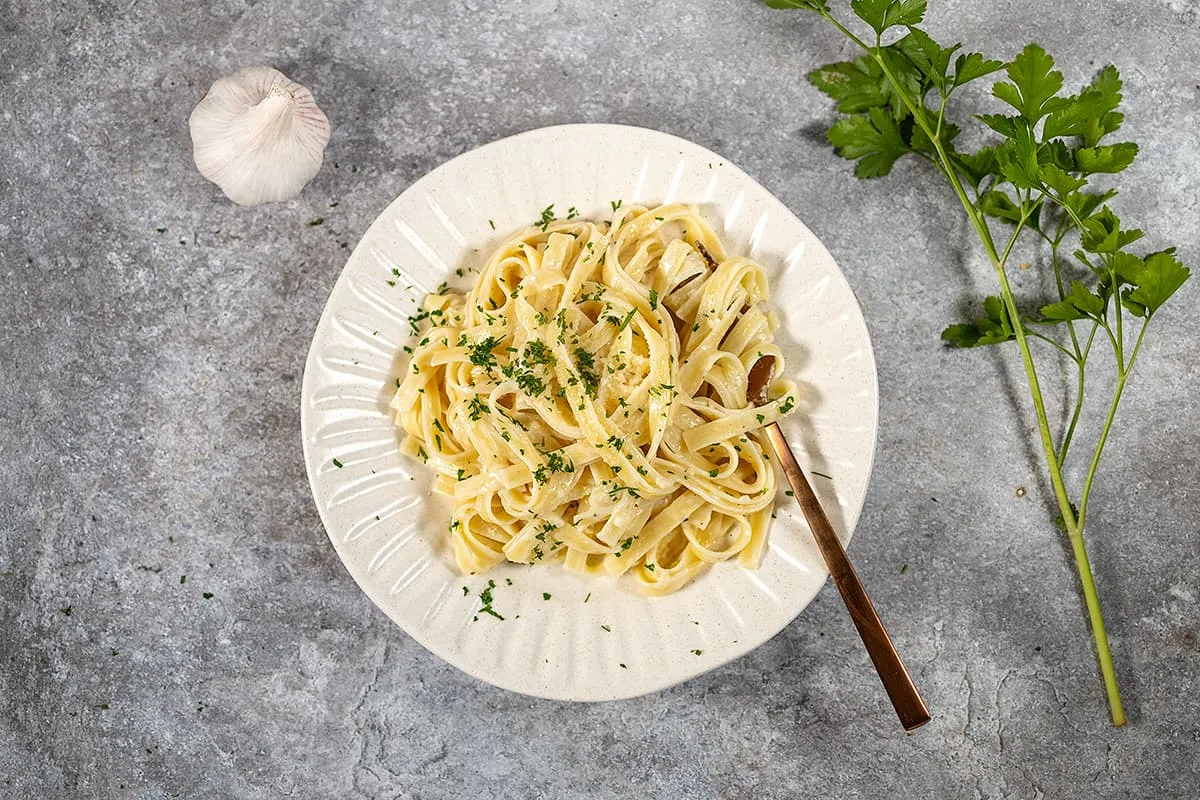 Pâtes à la sauce crémeuse à l’ail - repas facile en semaine