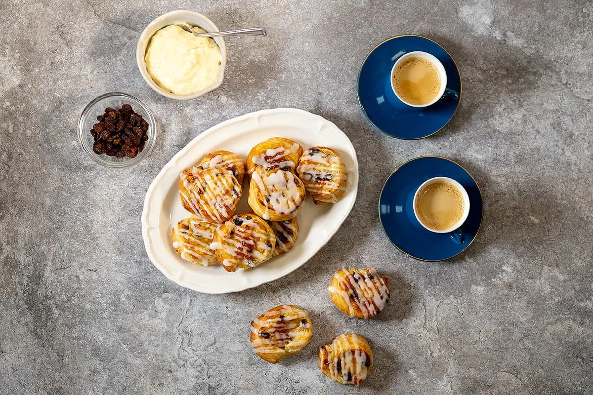 Pains aux raisins en pâte feuilletée – pains faciles