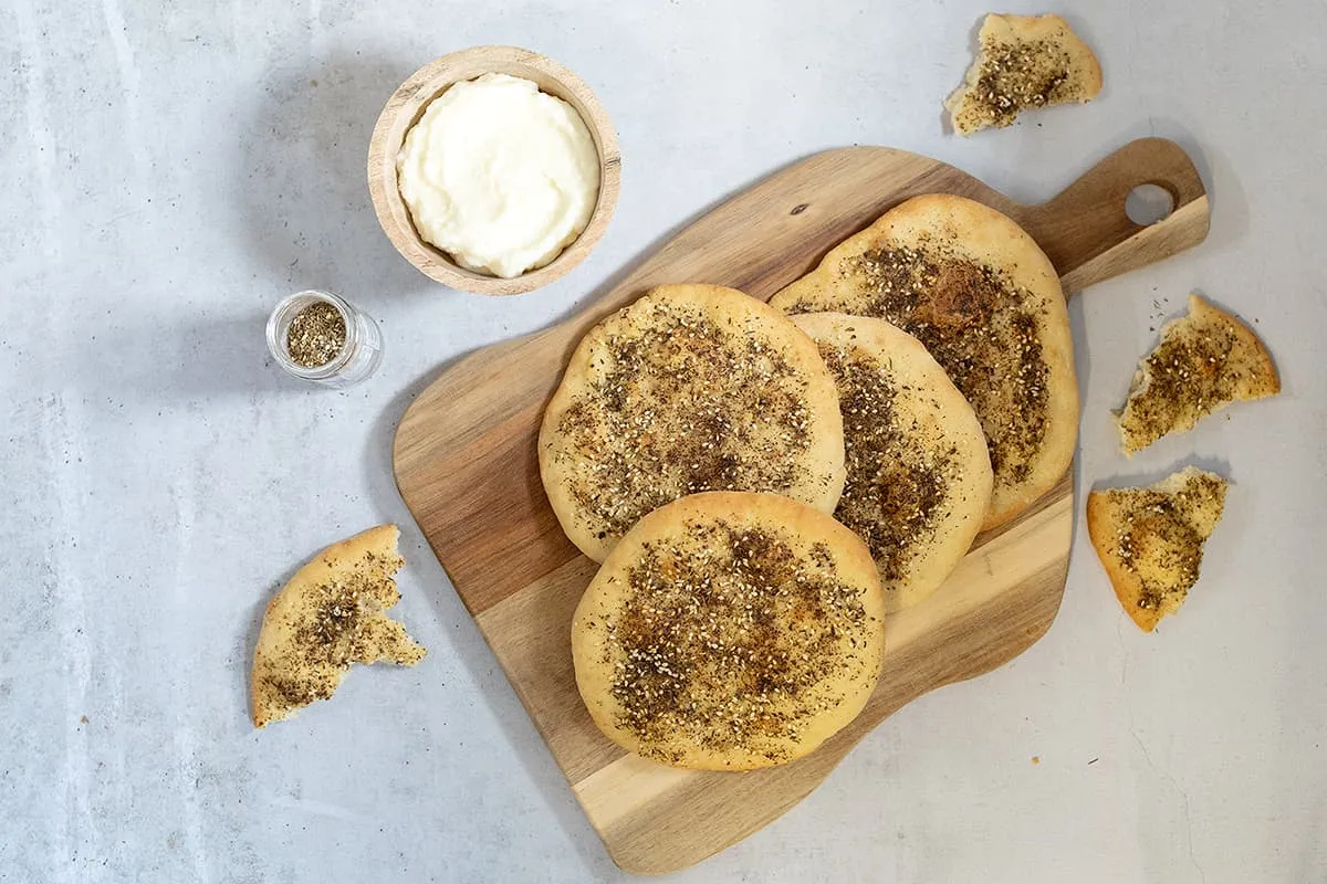 Man'Ouche : Pain plat libanais - pain léger au za’atar