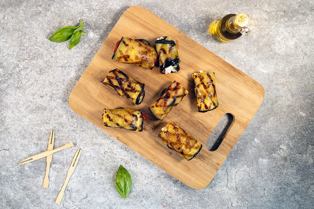 Rouleaux d’aubergine grillée - petits amuse-bouches faciles