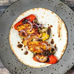 Recette: Wraps halloumi grillé et aux légumes