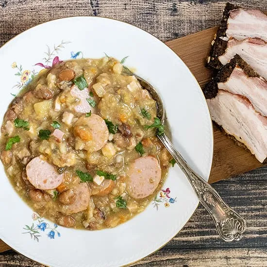 Recette: Soupe de haricots bruns avec saucisse fumée