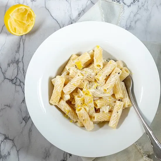 Recette: Pâtes végétariennes au fromage de chèvre et citron