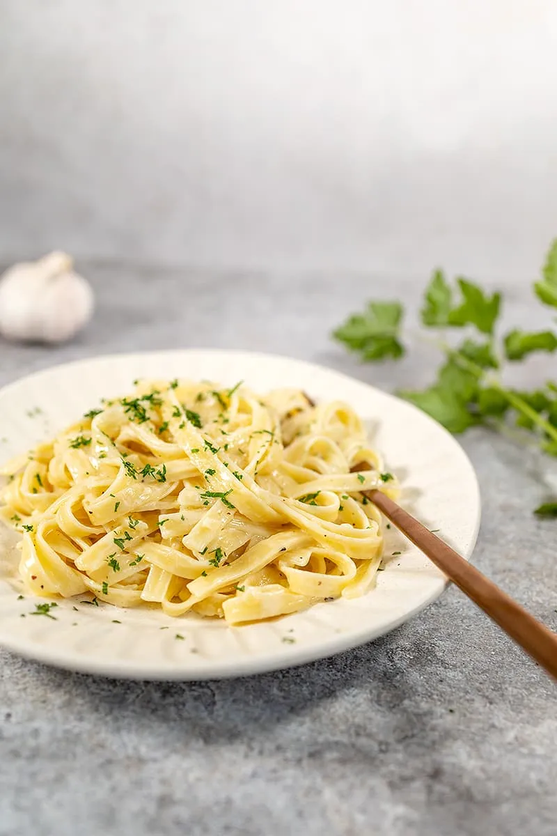 Pâtes à la sauce crémeuse à l’ail - repas facile en semaine