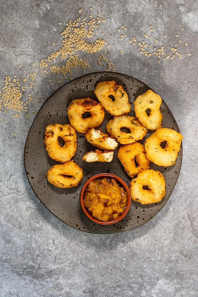 Medu vada (urad dal vada) - Beignets salés du Sud de l'Inde