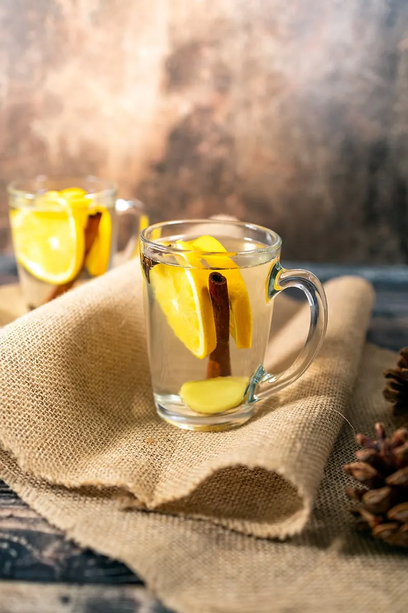 Thé d'automne maison - une thé réchauffante avec des épices et des agrumes