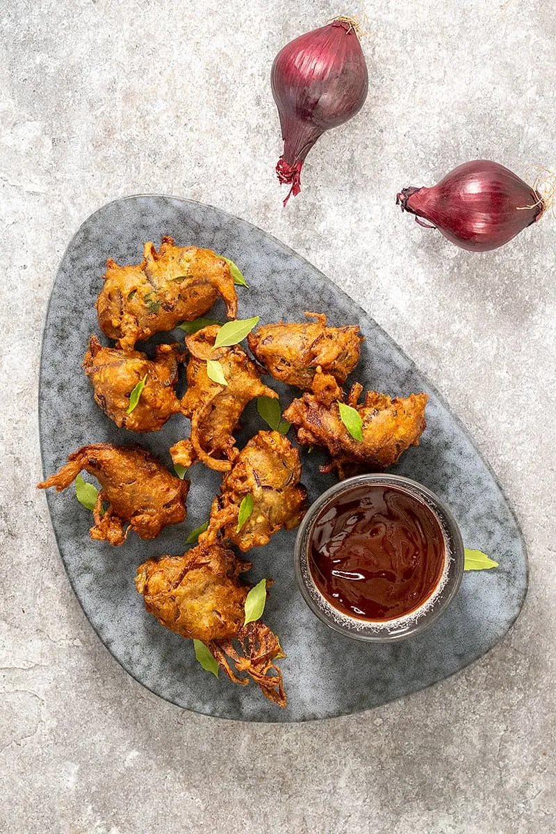 Bhaji à l'oignon - beignets indiens d'oignon