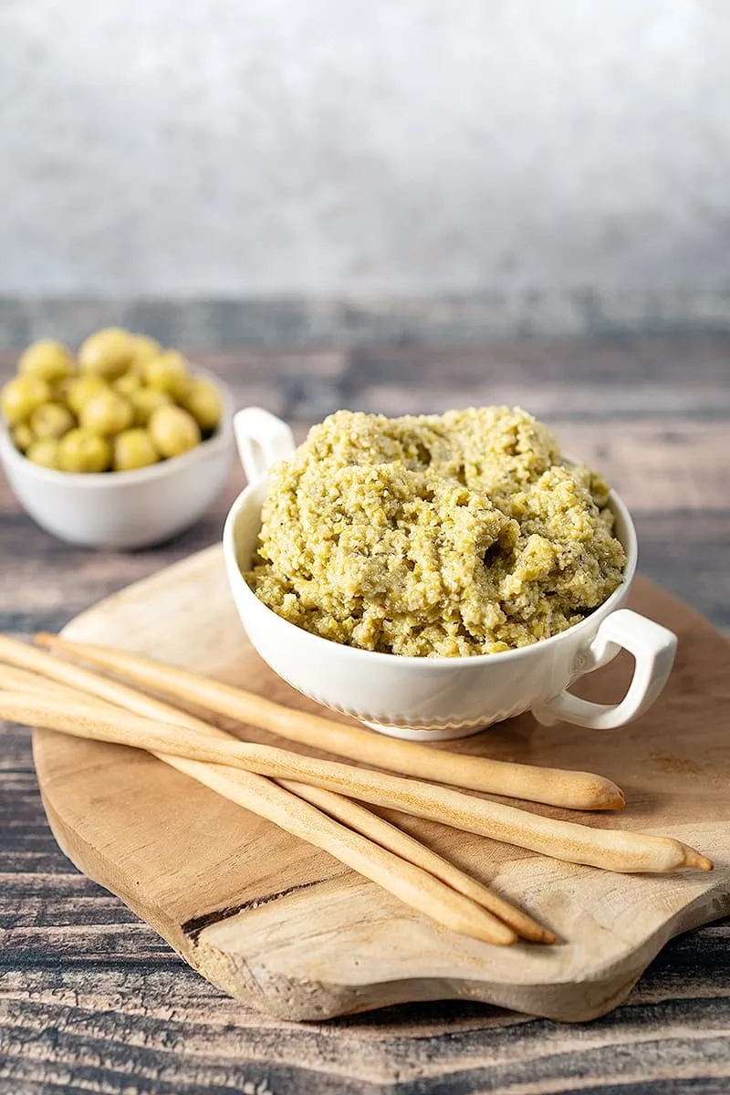 Tapenade aux olives, ail et câpres