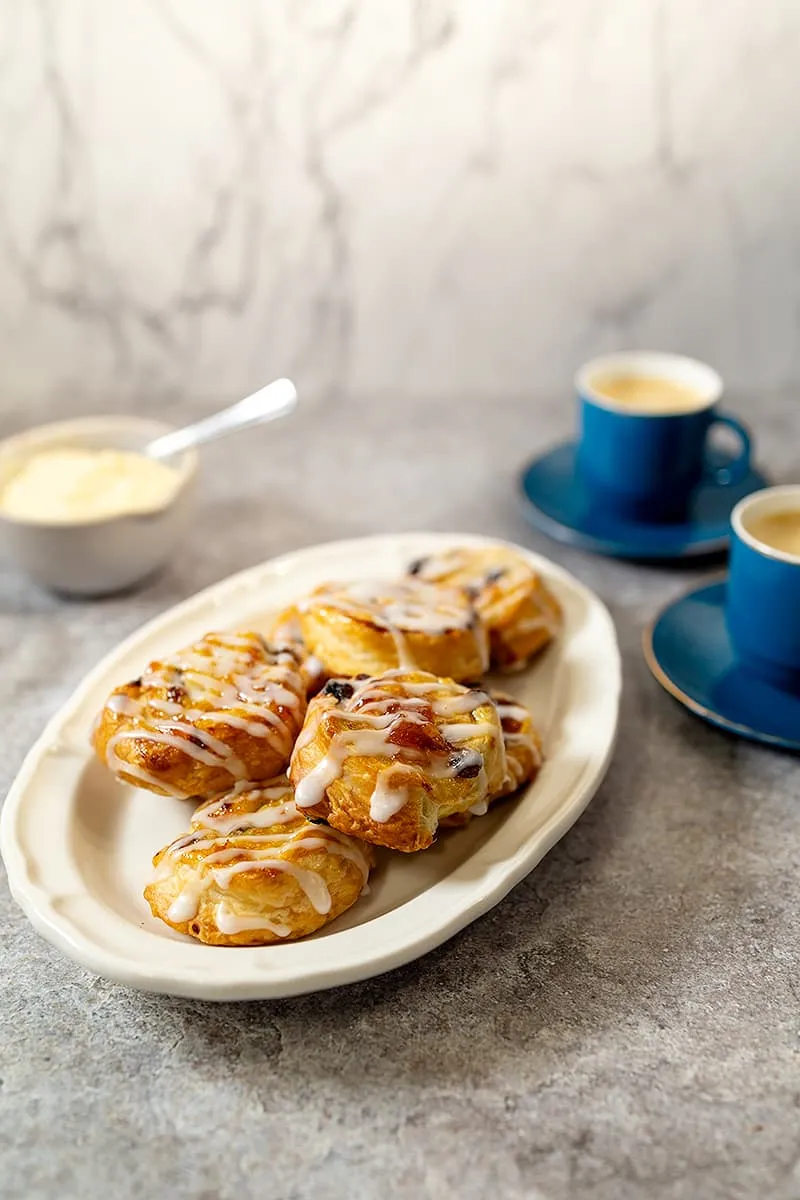 Pains aux raisins en pâte feuilletée – pains faciles