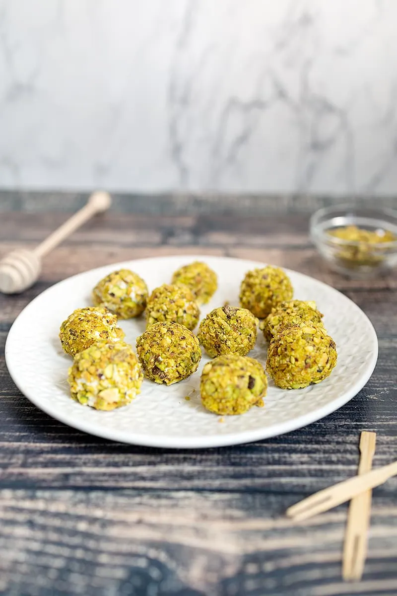 Boulettes de Chèvre et Pistache et Romarin