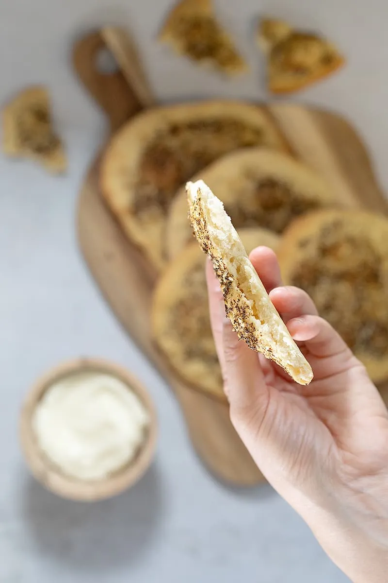 Man'Ouche : pain plat libanais - pain léger au za’atar